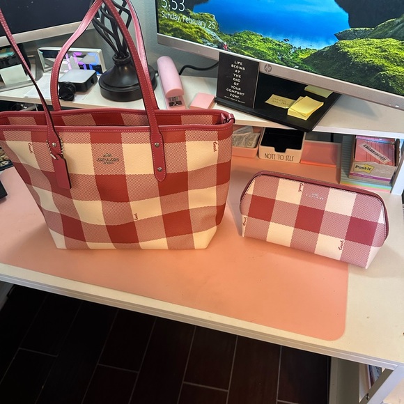 Coach City Buffalo Plaid Zip Tote with matching cosmetic case - Picture 1 of 3